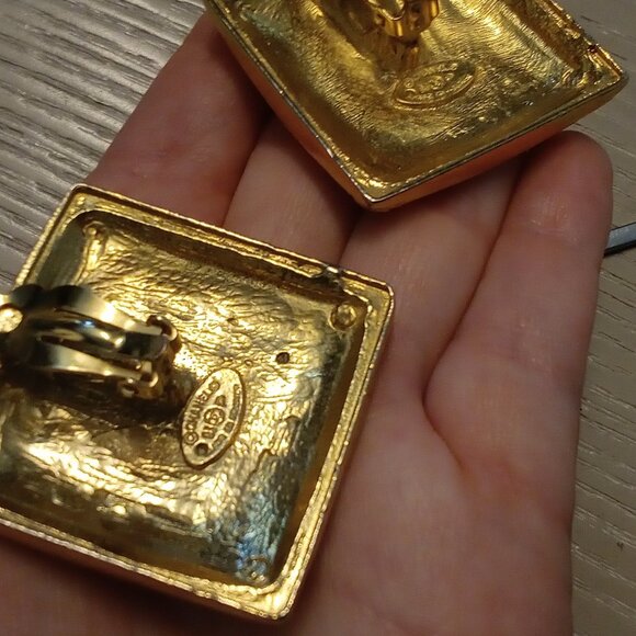 Chanel JUMBO Vintage CC Clip On Earrings - Picture 7 of 15